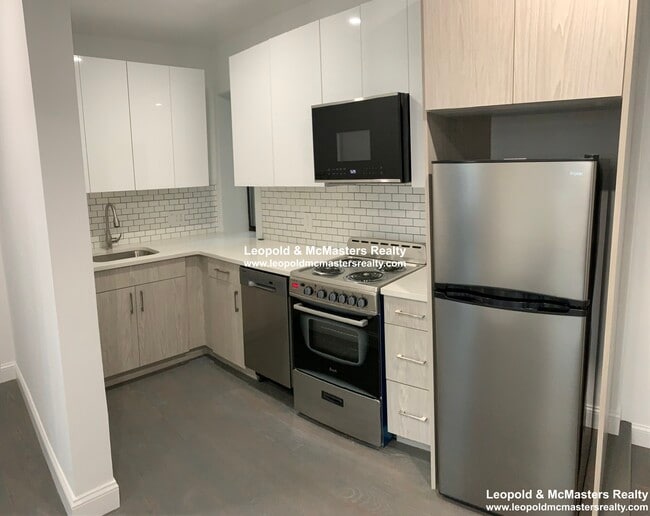 Building Photo - 100 Peterborough St