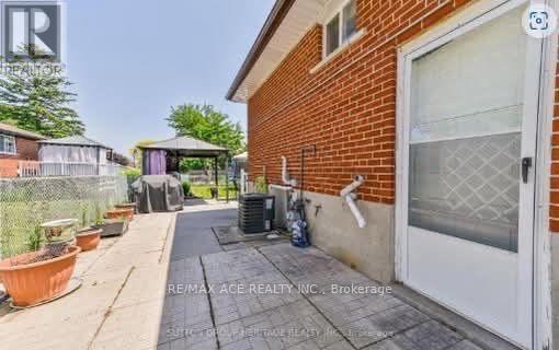 Building Photo - 127 Poplar Rd