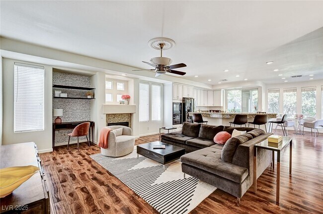 Foto del edificio - 8816 Cortile Dr