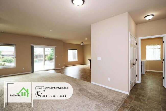 Foto del edificio - 3550 Cazadero Wy