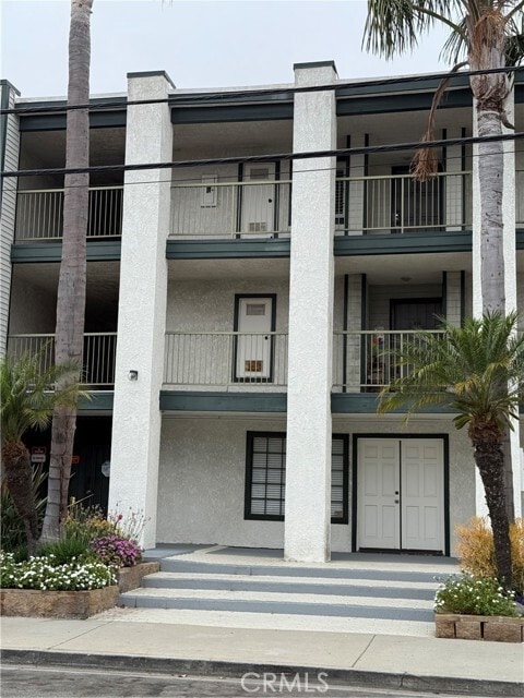 Building Photo - 1903 Temple Ave