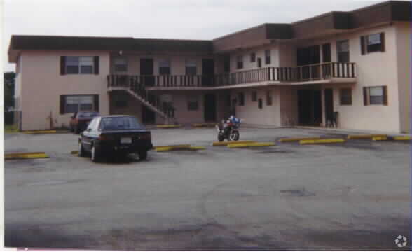 Building Photo - 5899 SW 36th Ct