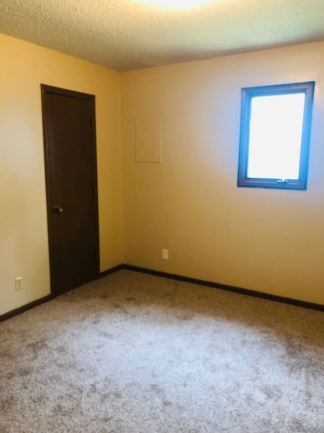 Building Photo - Adorable Duplex