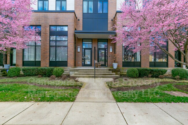 Building Photo - 1100 Russell St