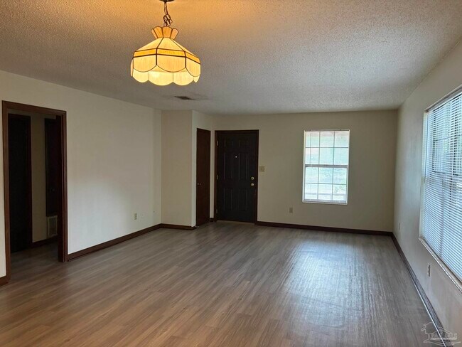 Foto del edificio - 2886 Villa Woods Cir