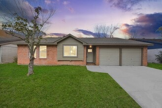 Building Photo - 5811 Cartagena St