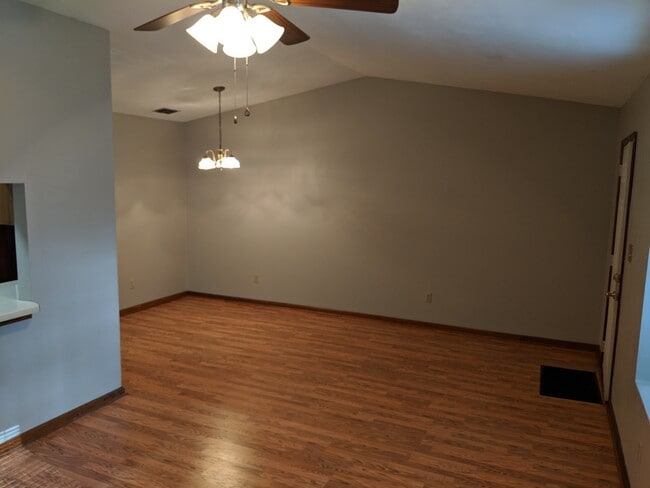 Building Photo - Spacious Paired Home Located in Breckenrid...