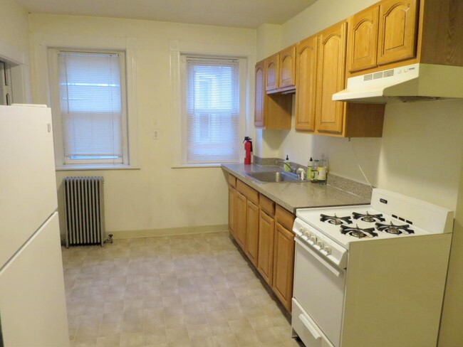 Building Photo - 6 Cypress St