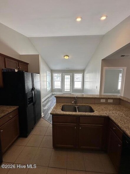 Foto del edificio - 305 Falcon Bridge Dr