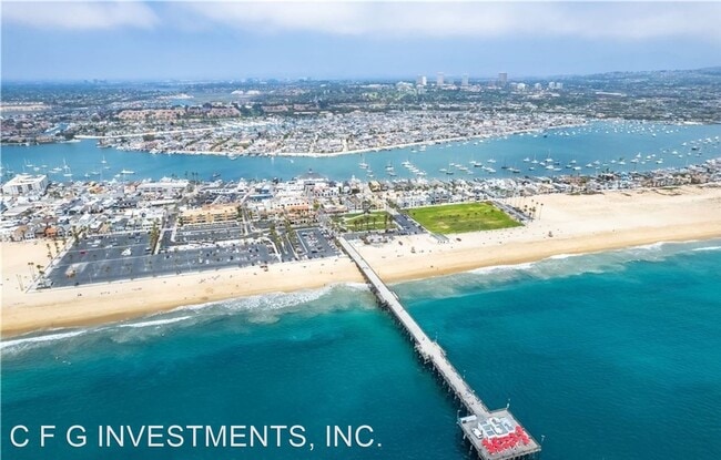 Building Photo - 3 br, 2 bath House - 901 E Balboa Blvd #B