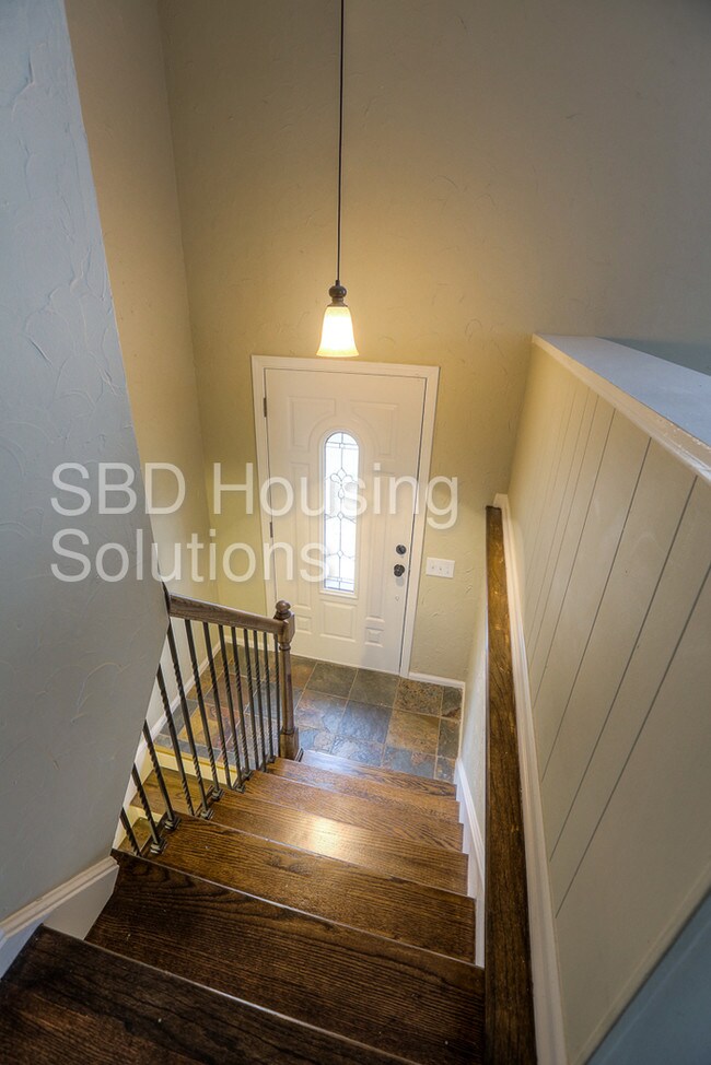 Building Photo - 10112 Bennington Ave