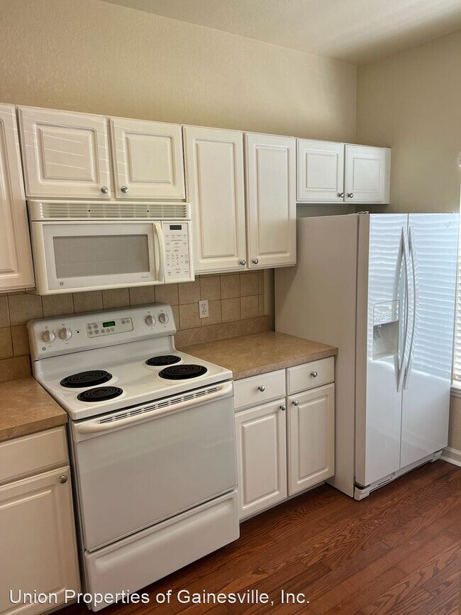 Foto del edificio - 2 br, 2.5 bath House - 4440 NW 49th Street...