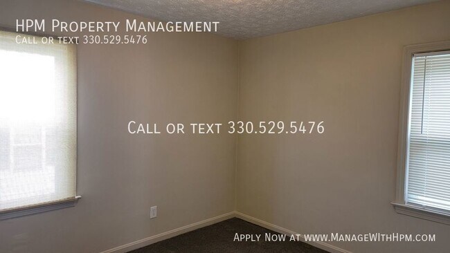 Foto del edificio - CALL 330-529-5476 TO SCHEDULE A SHOWING!