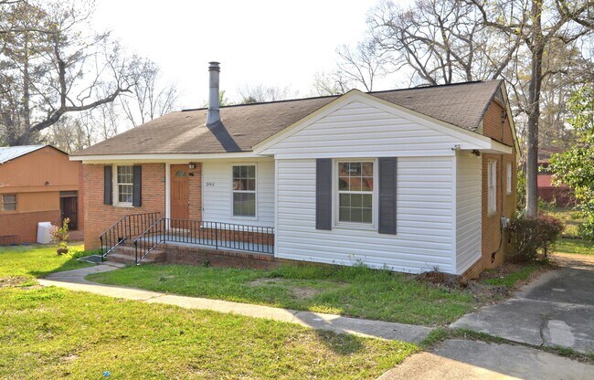 Foto del edificio - 2442 Tredway Dr