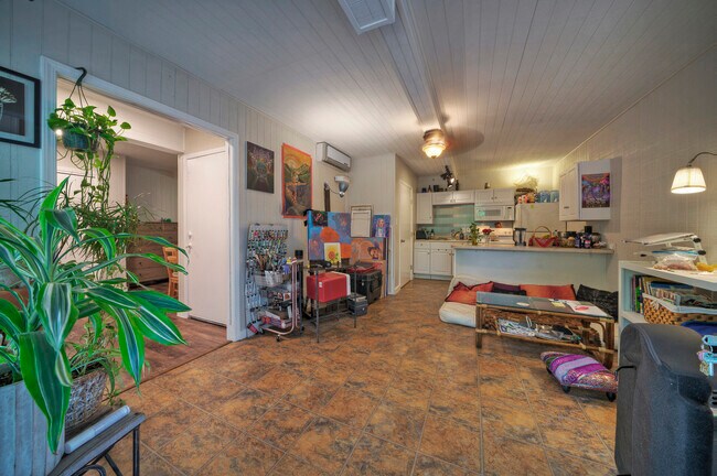 Large main room with kitchen - 2105 Rabb Rd