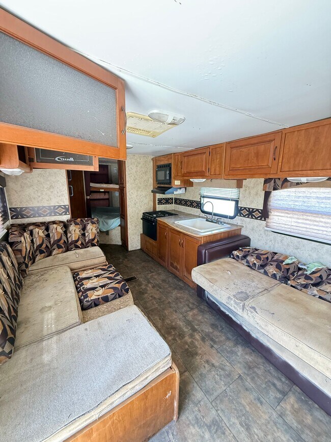Foto del edificio - 622 N Beach St