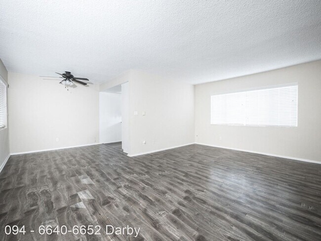 Foto del edificio - 6640-6652 Darby Ave