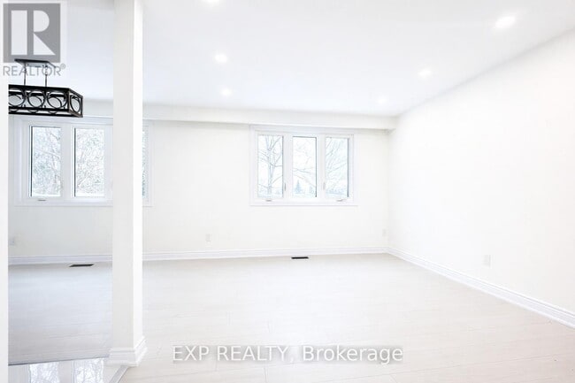 Building Photo - 384 Westwood Dr