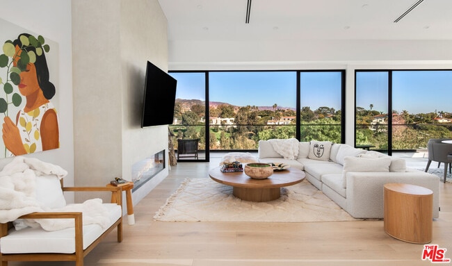 Building Photo - 6656 Dume Dr