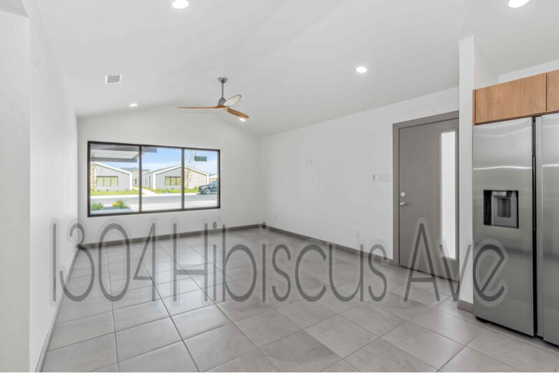 Building Photo - 1304 E Hibiscus Ave
