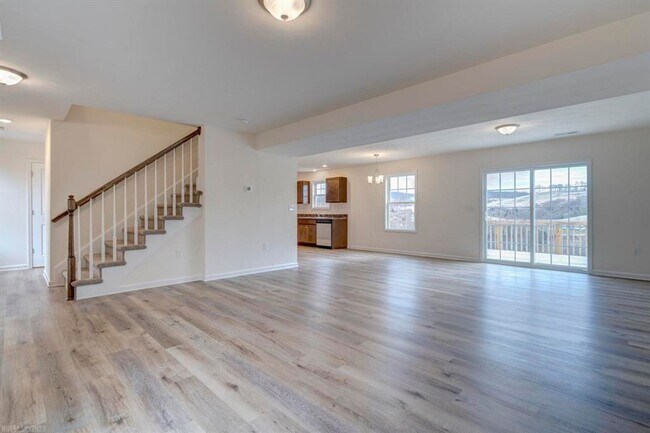 Foto del edificio - Pembroke, 3 BR / 2.5 BA, Available 12/15