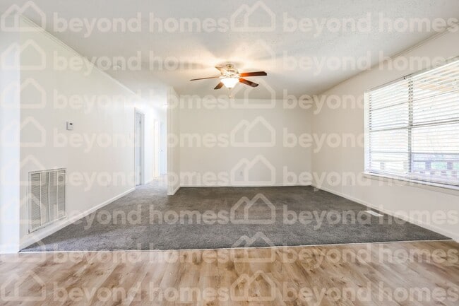 Building Photo - Beautiful & cozy 3 bedroom / 2 full bath w...