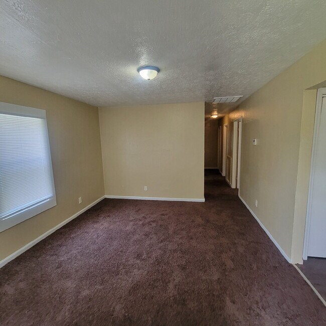 Foto del edificio - 4BR/1.5BATH House near Fairgrounds!