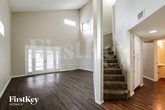 Building Photo - 8123 W Shangri La Rd