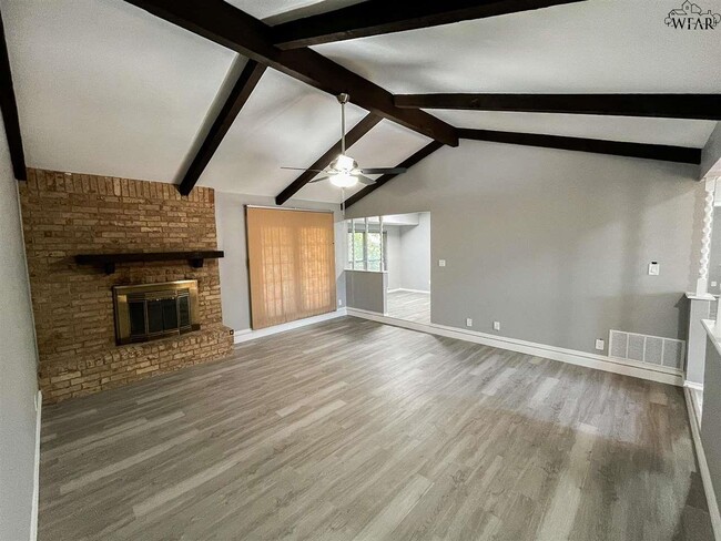Foto del edificio - 4624 Trailwood Dr