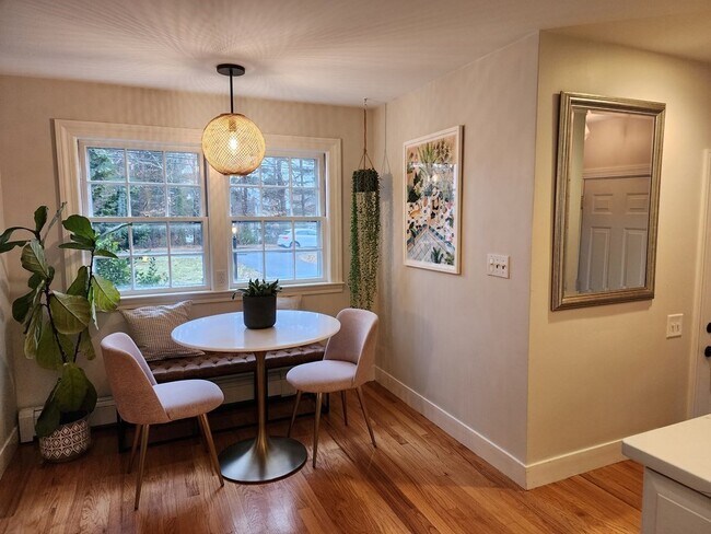 Eat-in kitchen area - 474 Tremont St