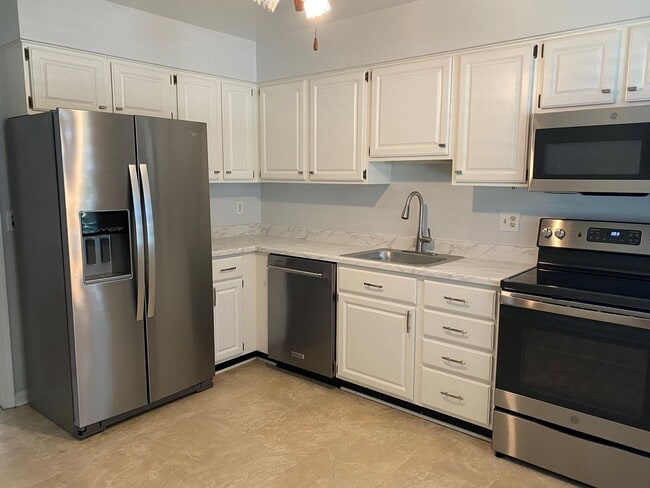 Building Photo - Charming 3Bed/2.5Bath in Mays Chapel Neigh...