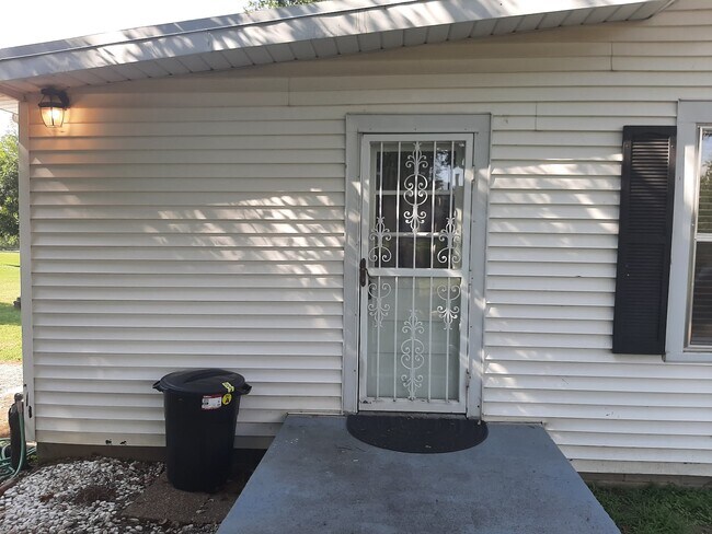 Building Photo - 4560 E Robertson Rd