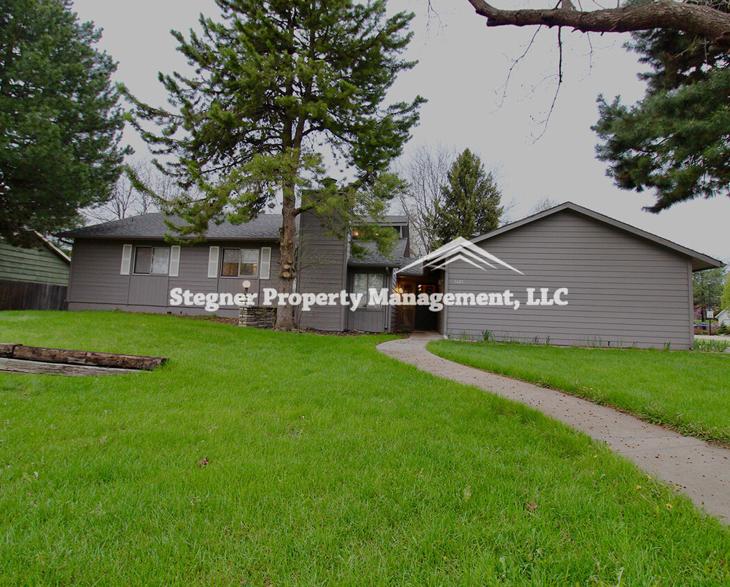 Primary Photo - Great Home next to Edora Park