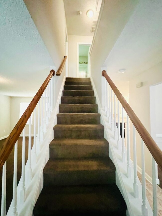 Building Photo - 824 Northwood Dr