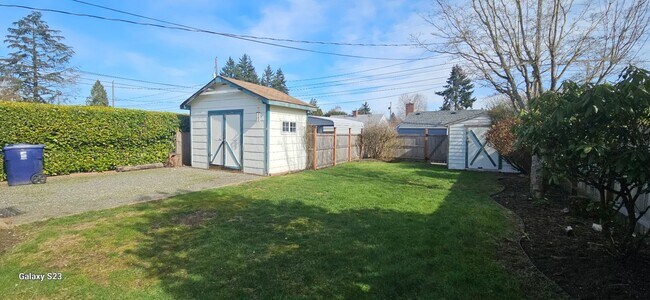 Foto del edificio - Mullen St. 3 bed/1bath North End with loft