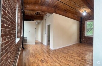 Building Photo - 85 Harding St