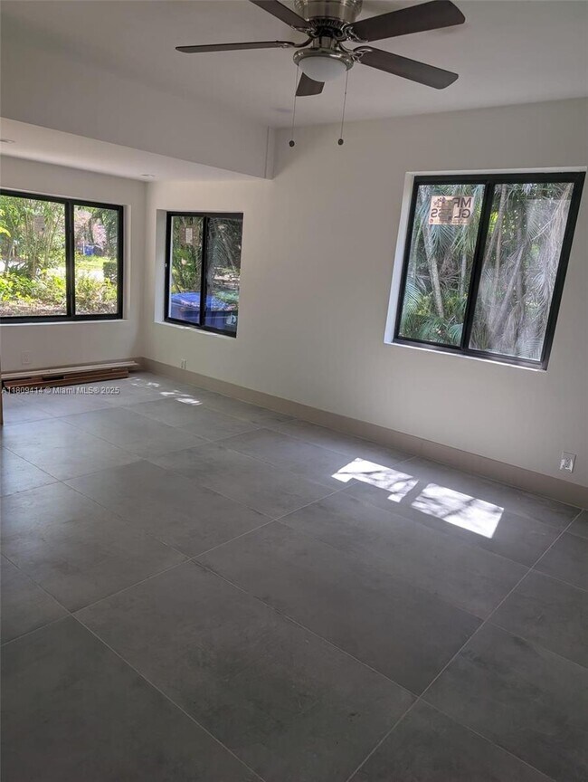 Foto del edificio - 421 SW 11th St