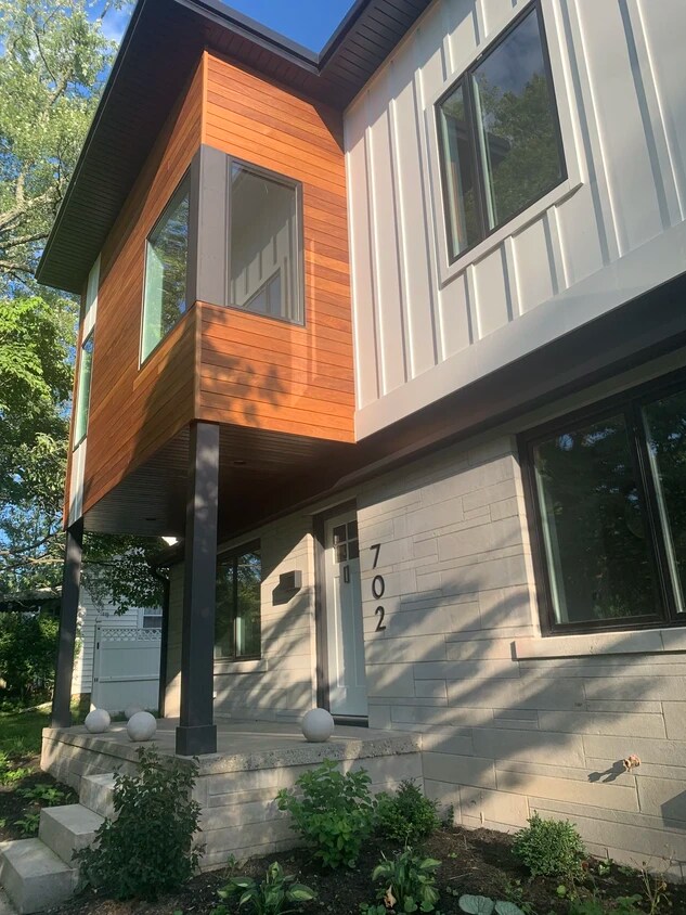 Foto principal - 702 E Maxwell Ln