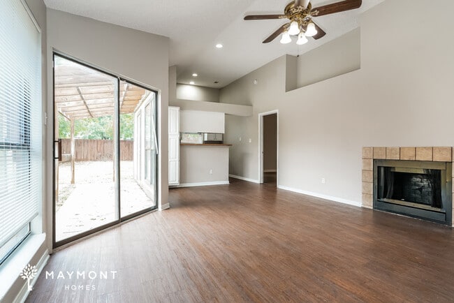Building Photo - 4713 Poppy Dr E