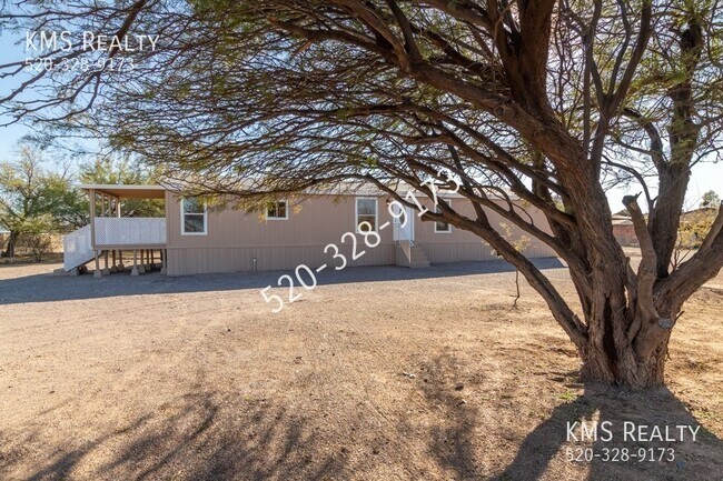 Building Photo - 2801 W Los Reales Rd