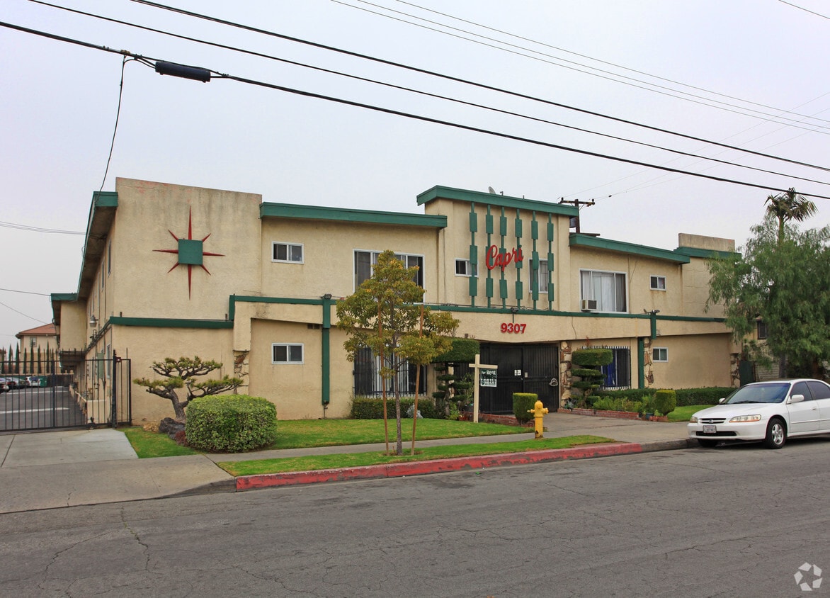 Primary Photo - Capri Apartments