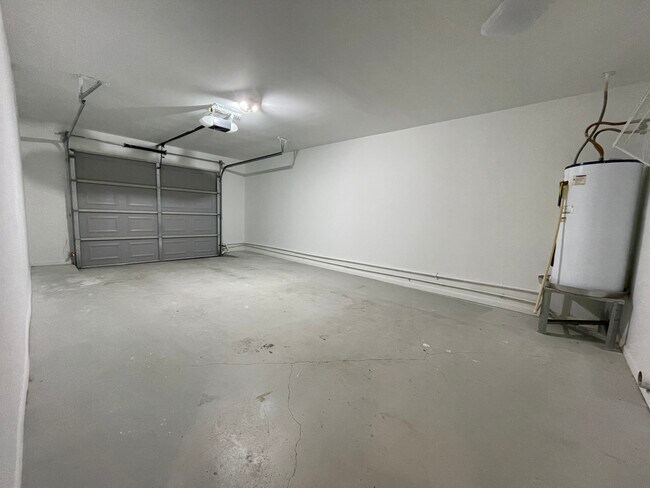 attached garage - 1159 Lovett St
