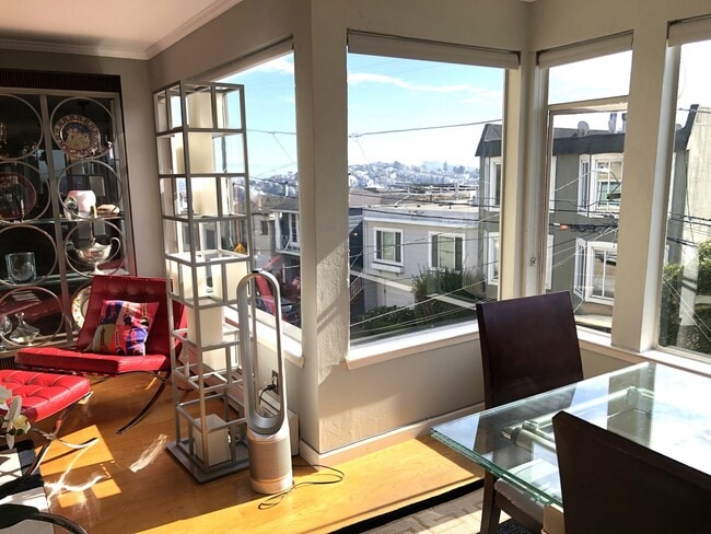 Foto del edificio - Elegant & Expansive Furnished 3 Bedroom/2 ...