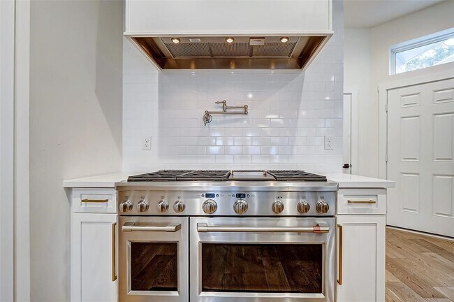 Building Photo - 306 E 28th St