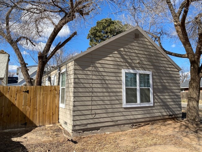 Building Photo - 1 Bedroom 1 bathroom house in North Lubbock!
