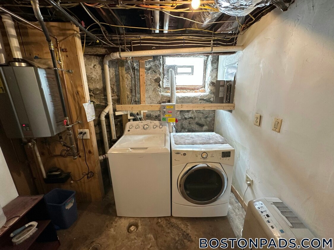 Primary Photo - 17 Holman St