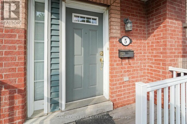 Photo du bâtiment - 5031 E Mill Rd
