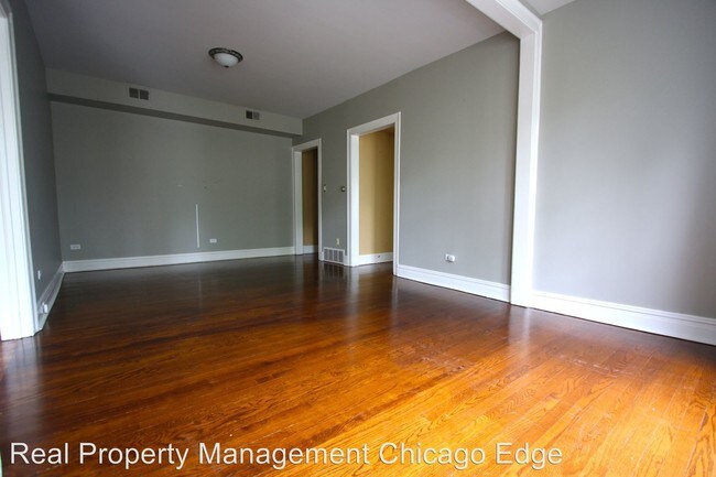 Building Photo - 6251 N Sheridan Rd