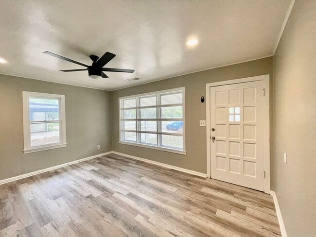 Building Photo - Spacious Home in Haysville Schools, with M...