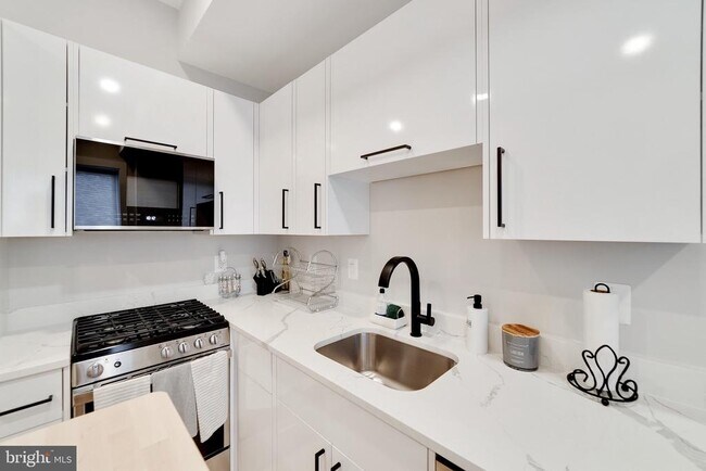 Foto del edificio - 2301 Ontario Rd NW